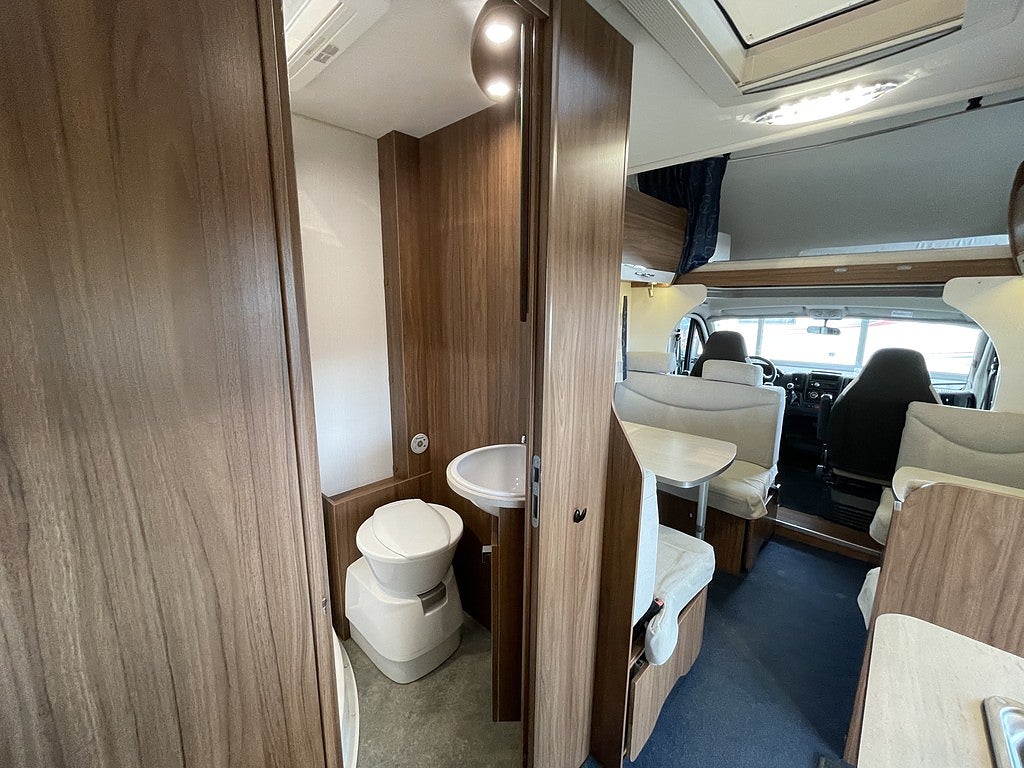 Pilote C 700 S /B-körkort/6-bältad/6-sovplatser - Pilote