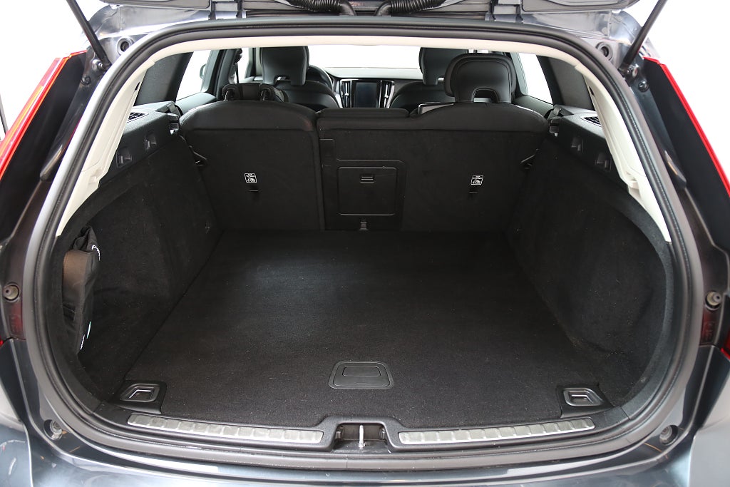 Volvo V60 Cross Country D4 190hk Edition AWD Aut BLIS Kamera VOC Dragk 2020