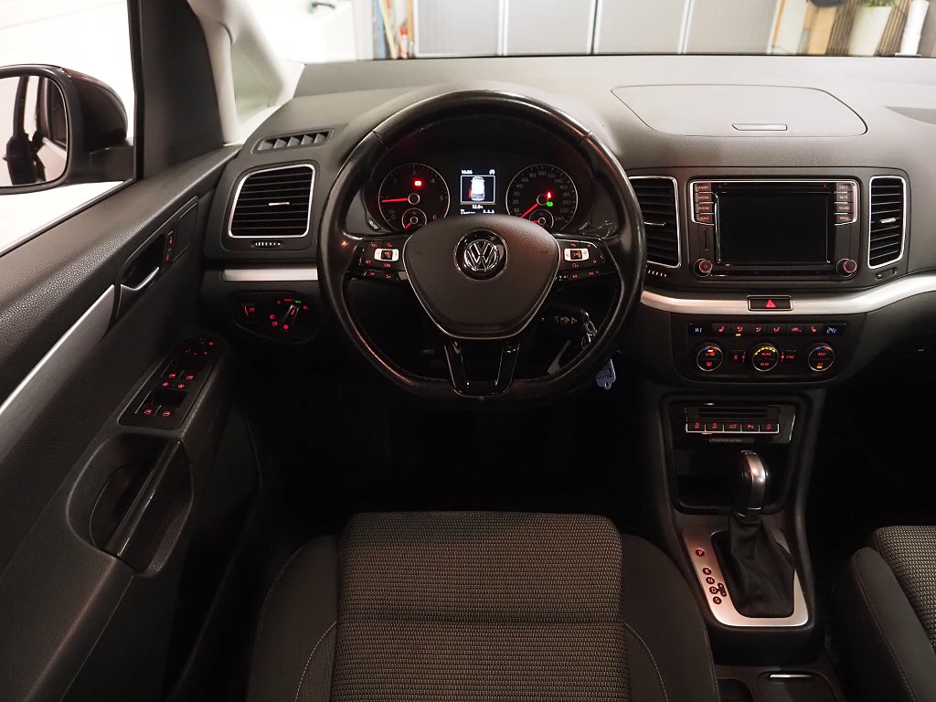 Volkswagen Sharan 7-sits 2.0 TDI Premiumpkt Pano Drag D-Värm 2016