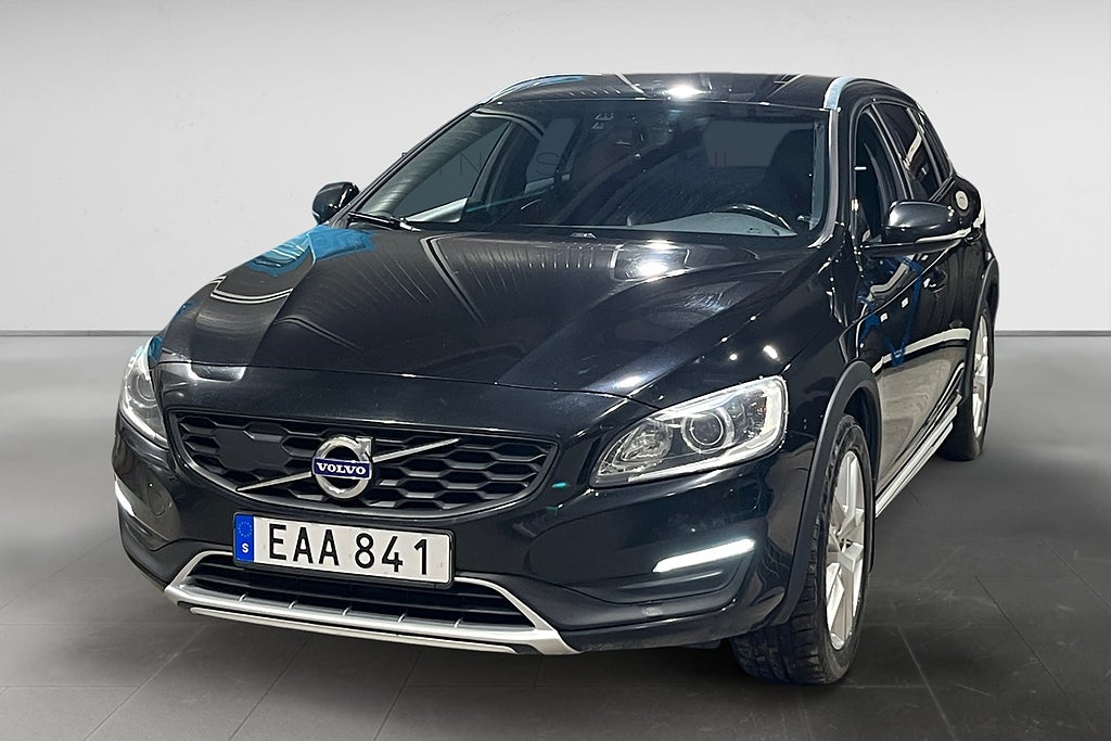 Volvo V60 Cross Country D4 190 HK AUT AWD SUMMUM DRAG D-VÄRM KAMREM BYTT 18"