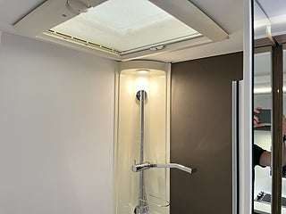 Husbil-alkov Adria CORAL XL 670 DK 25 av 29