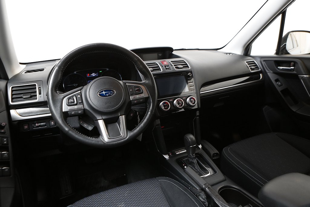 Subaru Forester 2,0i 150hk XS Aut AWD Pano Motorv Dragkrok 2018