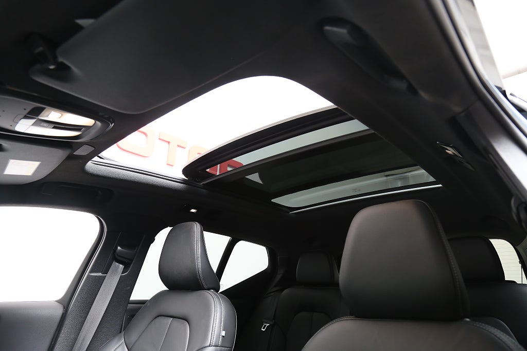 Volvo XC40 Recharge Twin Pro P8 AWD 360° H/K Pano Skinn 20" Drag 2022