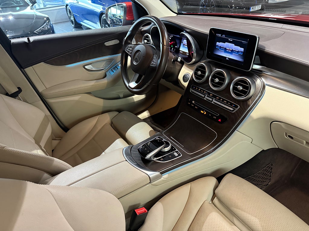 Mercedes-Benz GLC 220 d 4MATIC Värmare Läder Burmester Drag - bild 5