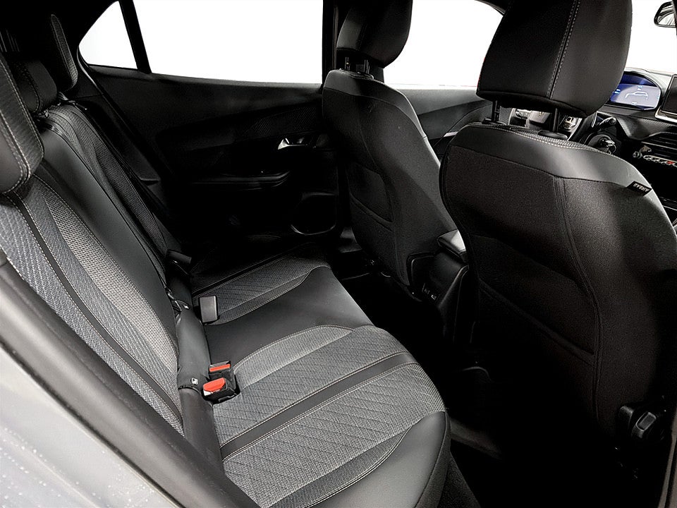 Bild på Peugeot 2008 Allure 1.2 PT 130hk Aut B-KAMERA CARPLAY