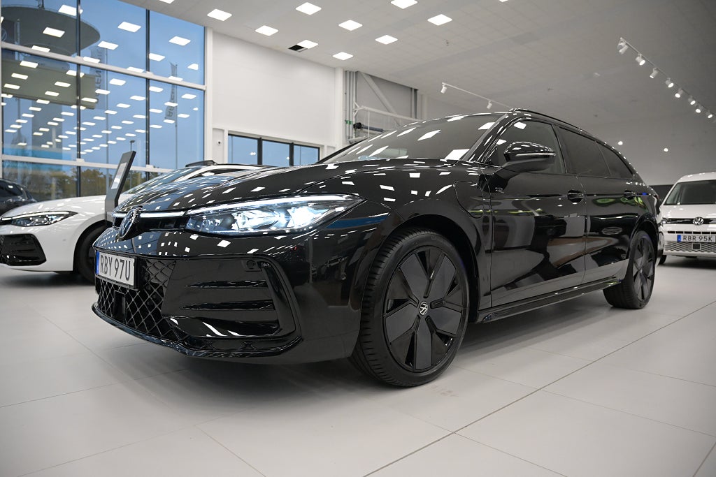 Volkswagen Passat eHybrid 272hk R-Line *HÖSTKAMPANJ*