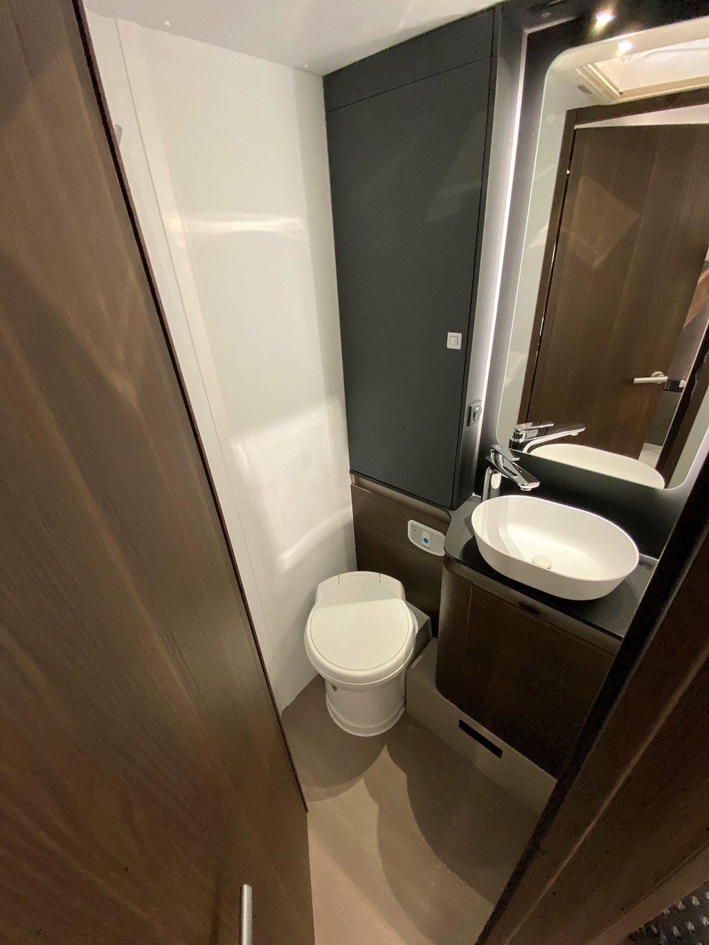 Adria Matrix Supreme 670 SL / Taksäng / Alde / Aut 180hk/Ugn - Adria