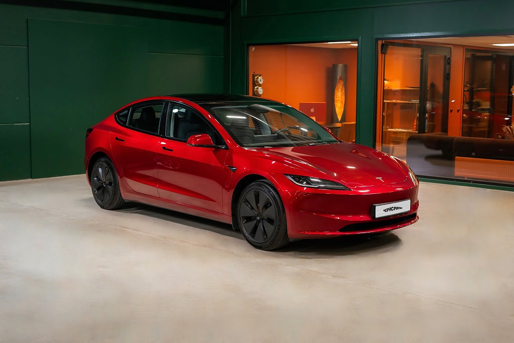 Tesla Model 3 Long Range AWD Highland / Ultra Red / Autopilot  