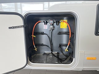 Husbil-integrerad Adria SONIC SUPREME 700 DC 9 av 26