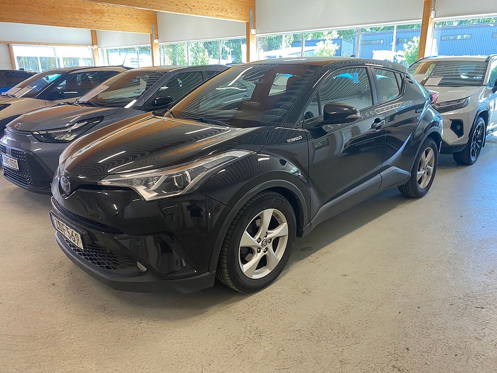 Toyota C-HR 1,8 Hybrid Active | Vinterhjul | Motorvärmare