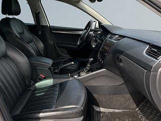 Skoda Octavia Kombi 1.5 TSI Sov-däck/Kamera/P-sens/Skinn/Lågskatt