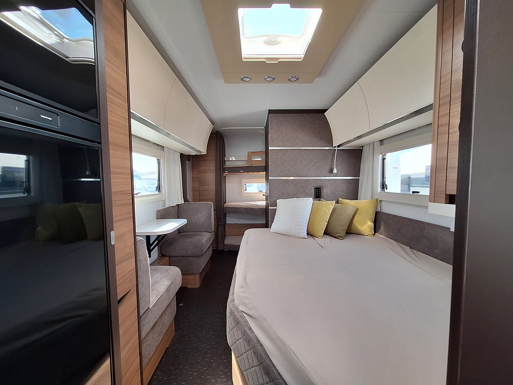 Adria Alpina 663 UK Barnkammare: 3 Bäddar