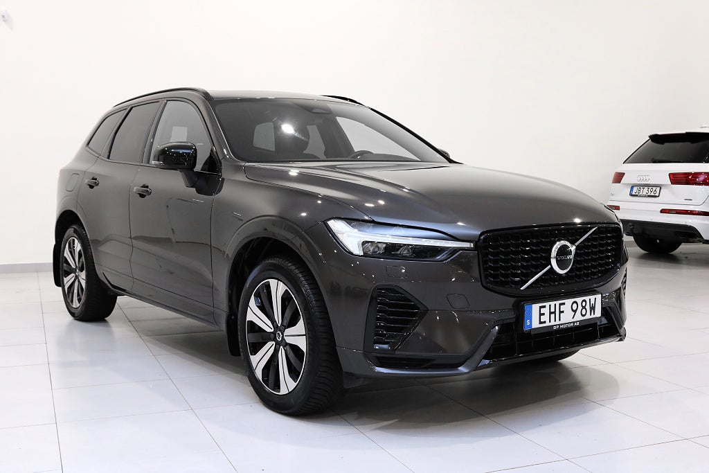 Volvo XC60 Recharge T6 AWD Plus Dark 350hk/ Nyservad / Drag / Pano