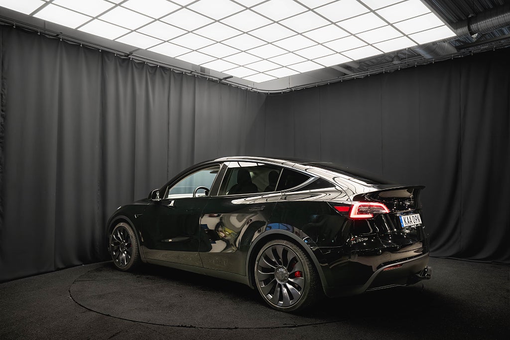 Tesla Model Y Performance AWD DRAG 21' PANO 1-ÄGARE 94.5%SoH MOMS