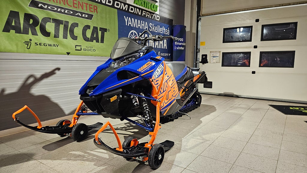 Yamaha SIDEWINDER XTX  146 LE