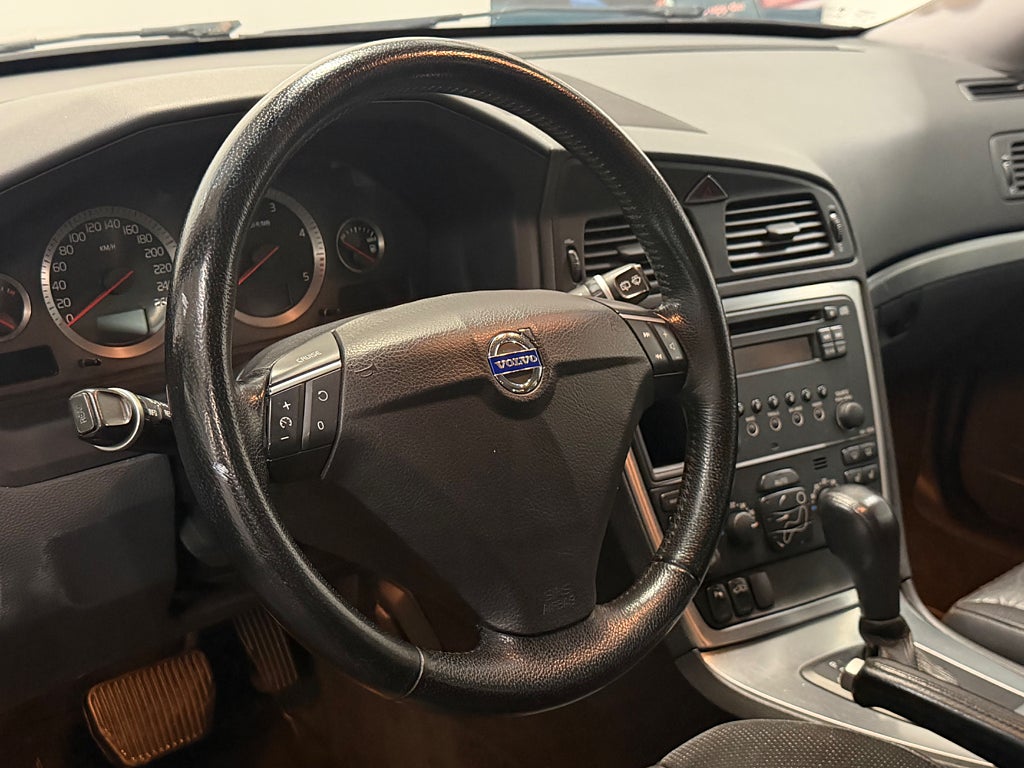 VOLVO V70 2.4D 185 ch CLASSIC MOMENTUM BVA 4x2 - ATTELAGE - 269000 km