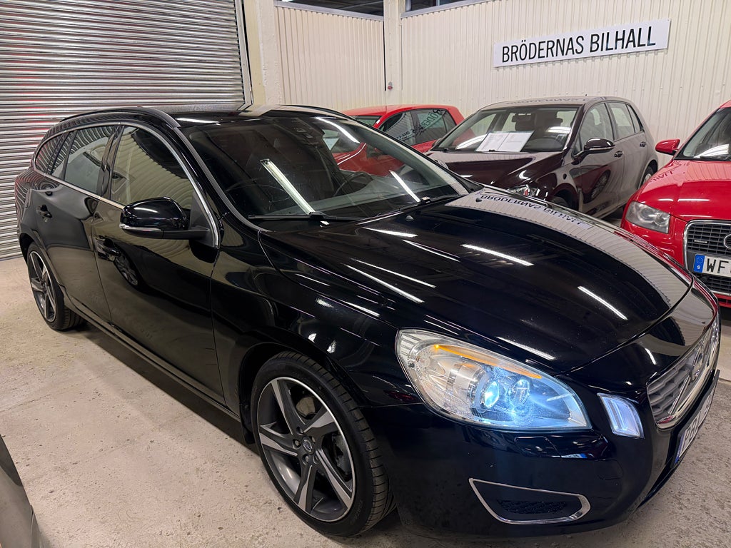 Volvo V60 D3 Momentum Euro 5/ Dragkrok/ Nykamrem