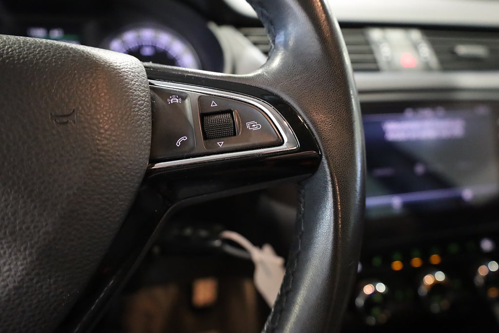 Skoda Octavia 1.0 TSI Navi Värmare Kamera Canton Carplay 2018