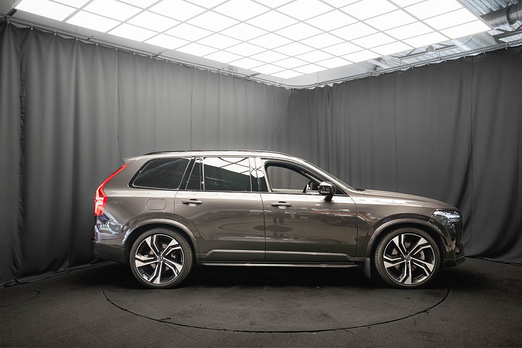 Volvo XC90 Recharge T8 AWD ULTIMATE DARK 7-sits B&W LUFT DRAG MOMS