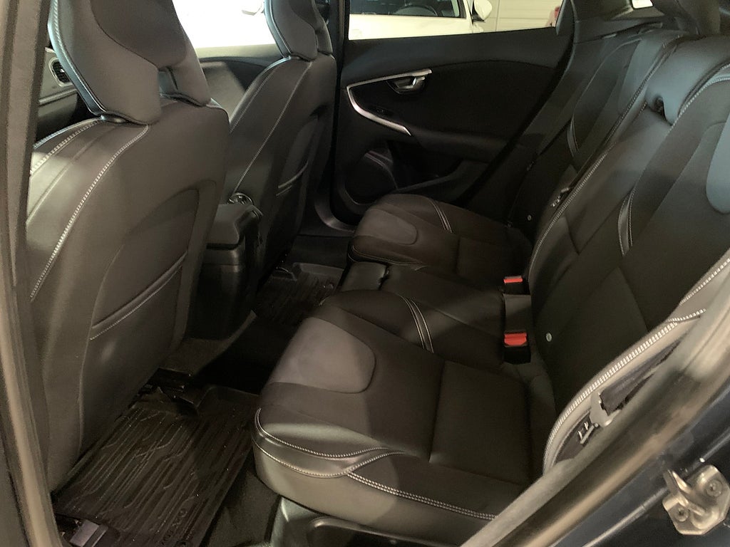 Volvo V40 T3 152hk Momentum | Business Adv | Intellisafe | Navi 2018