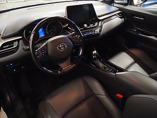 SUV Toyota C-HR 17 av 24