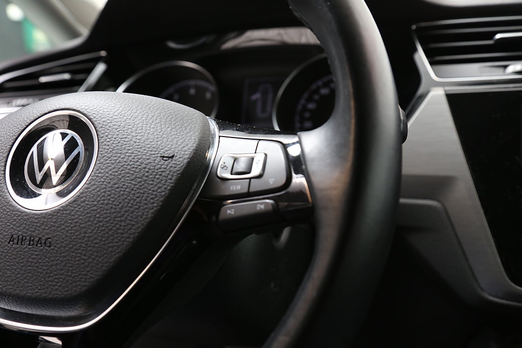 Volkswagen Touran 1,5 TSI 150hk R-Line DSG Värme Drag 7-sits 2021