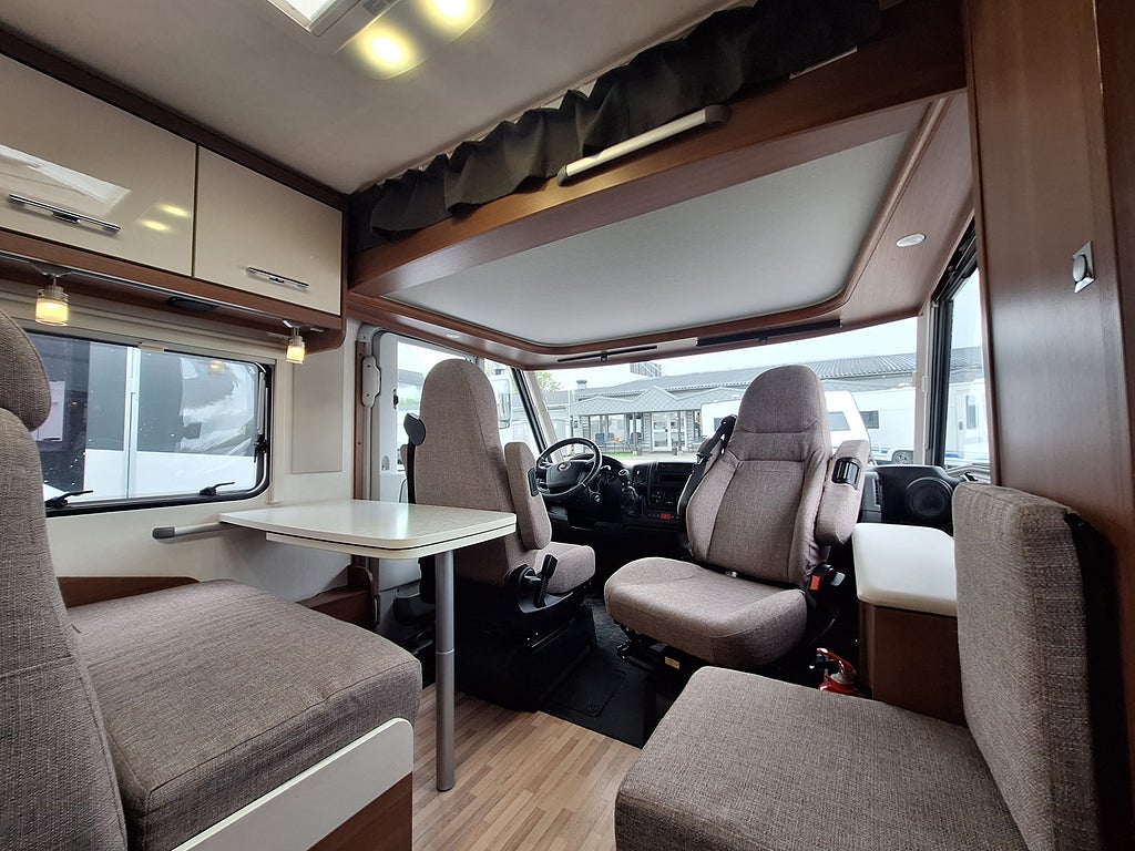 LMC Explorer Sportline I 675 G Långbädd, Alde, Solcell