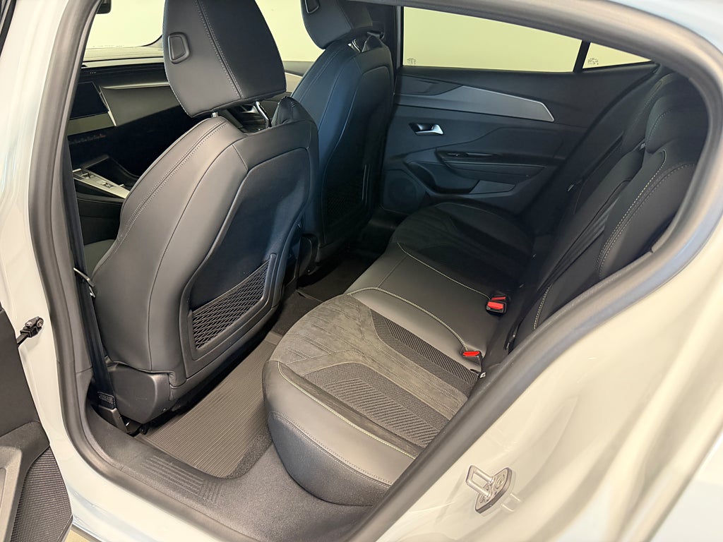 Peugeot 408 Hybrid 145 1.2 PureTech 145 e-DSC Euro 6 thumbnail