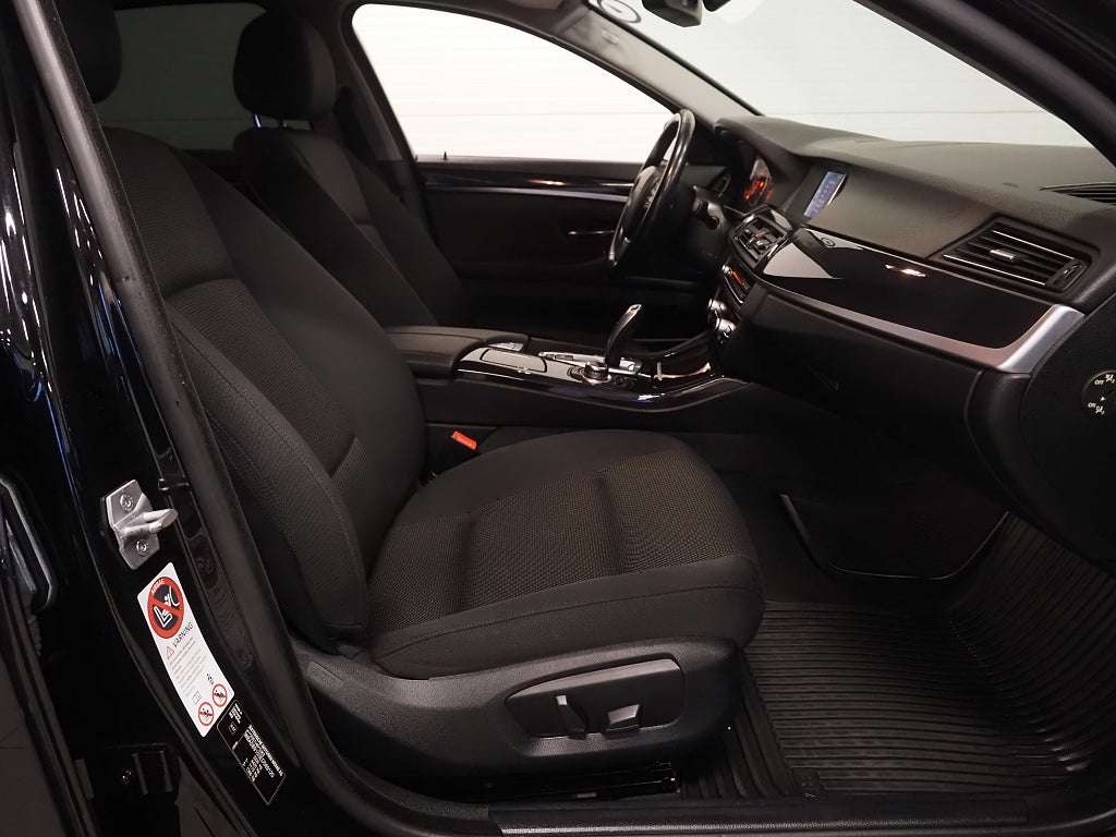 BMW 520d xDrive 184hk Sedan Automat P-Sensorer HiFi 2014