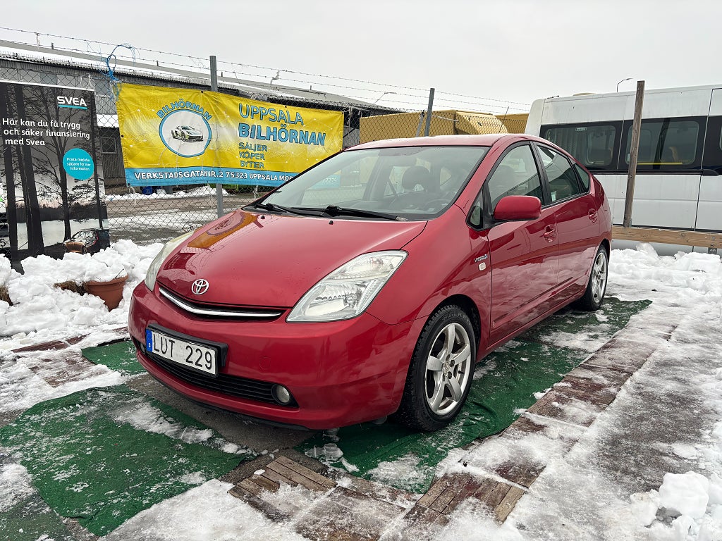 Toyota Prius 1.5 VVT-i + 3CM CVT /AUTO/