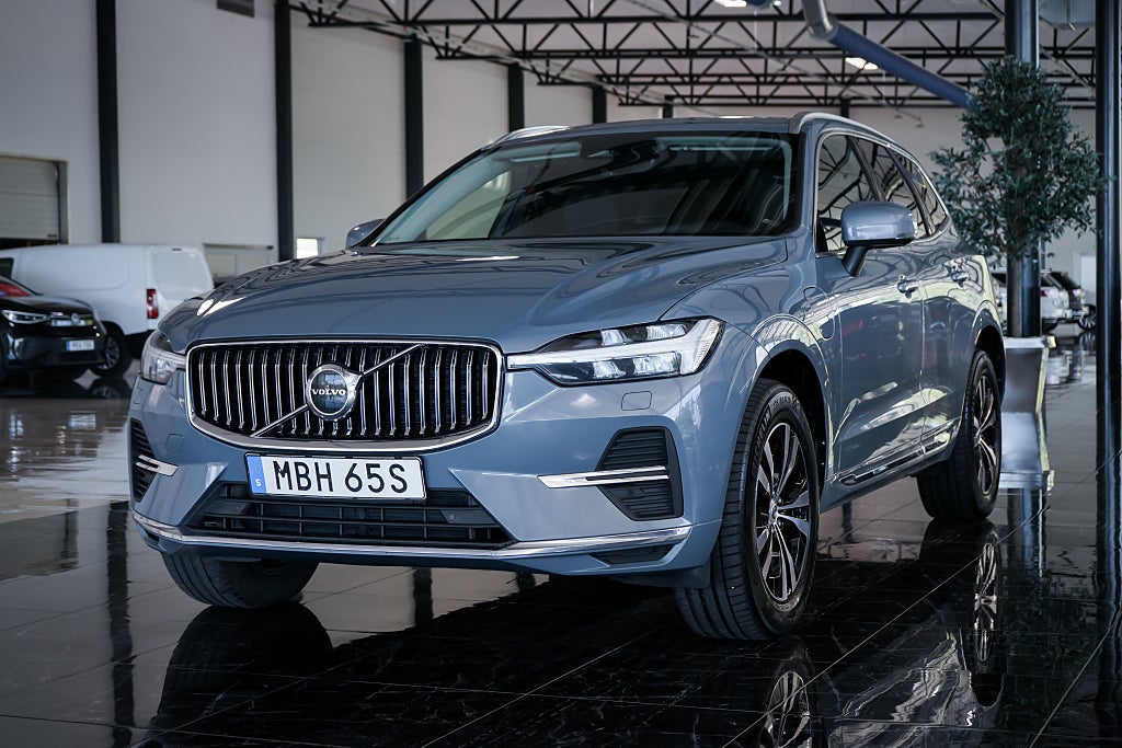 Volvo XC60 Recharge T6 AWD Geartronic Core Edition | Pano |Kamera|
