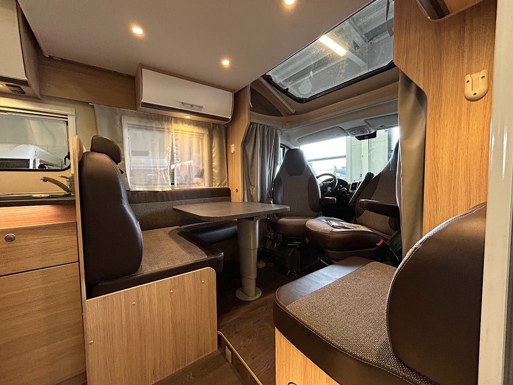 Sunlight Capron T68 / Taksäng /Solcell / Ugn / Utv. dusch  - Sunlight