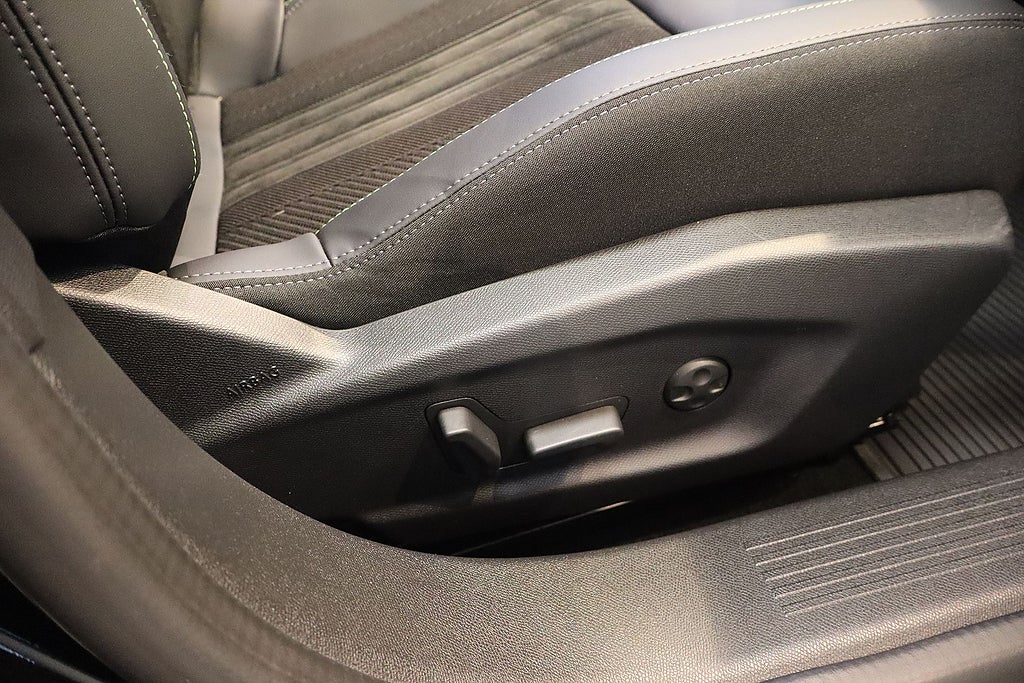 Bild på Peugeot 408 GT PHEV 224hk Aut - B-KAMERA, CARPLAY