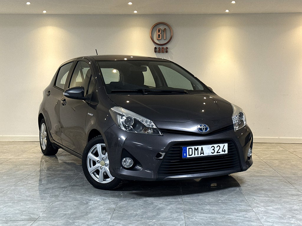 Toyota Yaris Hybrid e-CVT ACTIVE B-KAMERA 2-ÄGARE LÅGSKATT