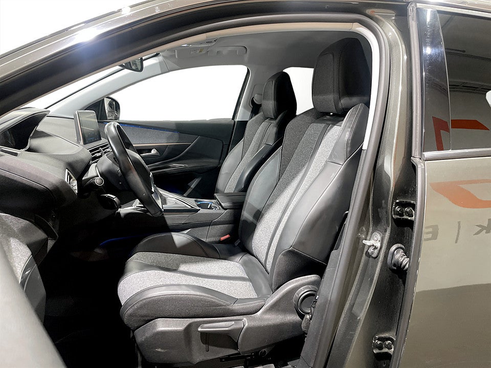 Bild på Peugeot 3008 Allure 1.2 PT 130hk - FARTHÅLLARE