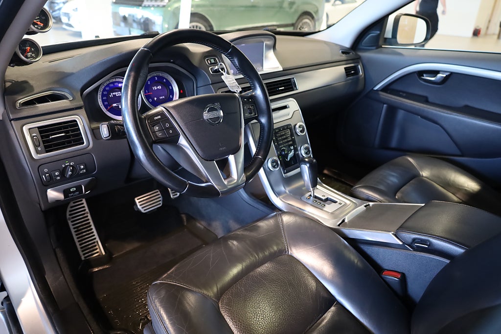 Volvo V70 D5 AWD Geartronic Summum Lucka Drag Navi Värmare