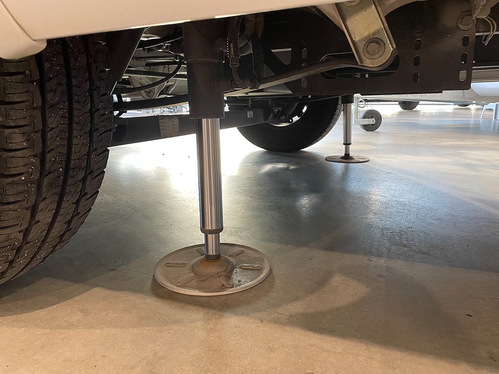 Knaus Sky TI 700 MEB /Hyd-stöd/AC bodel/Solcell/Badrum bak - Knaus