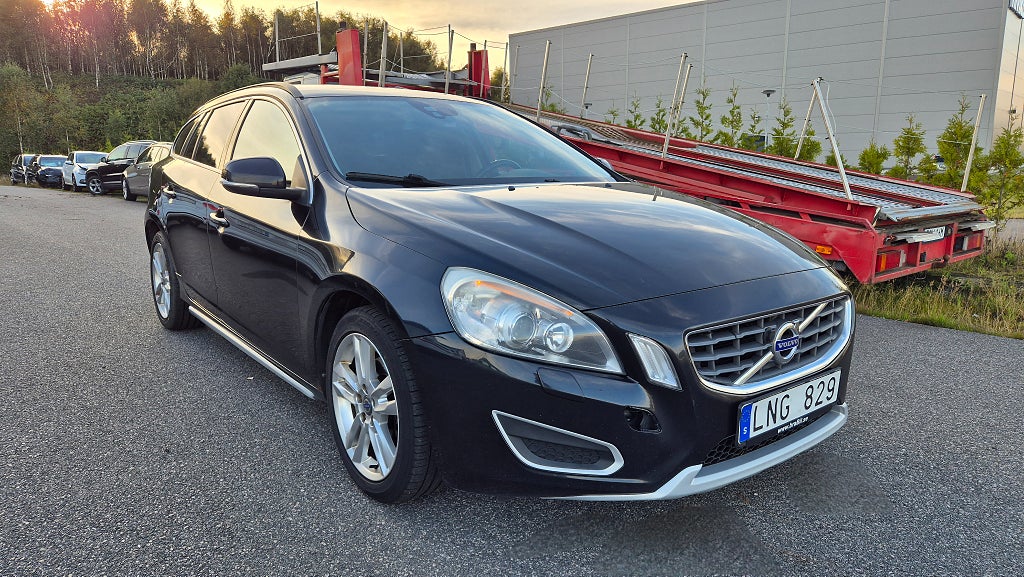 Volvo V60 T3 Momentum EU5 Nyservad/kamrem 150 hk