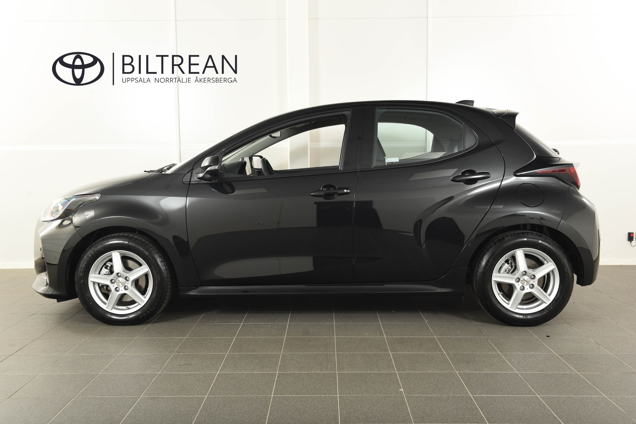 Toyota Yaris 2025, bild 2/10