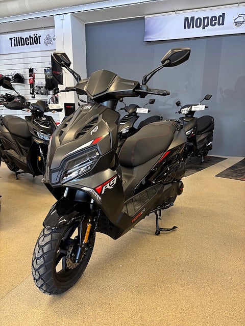 MOTO CR R9 Pure Hjälm med på köpet!