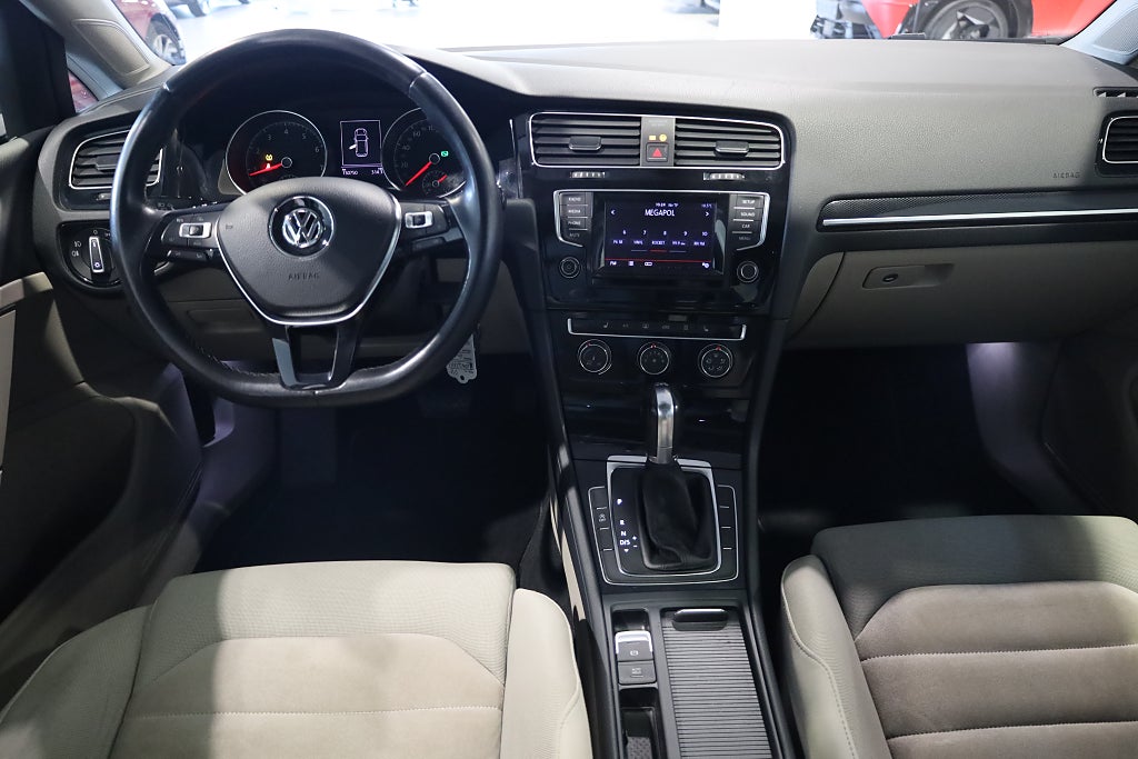 Volkswagen Golf 5-dörrar 1.4 TSI AUT Pano Drag Kamera Värmare Blåtand 2013