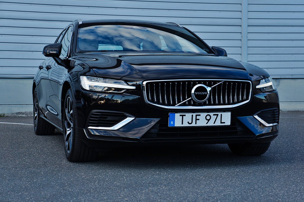 Volvo V60 T8 TwEn AWD Inscription Panorama Harman kardon 392hk