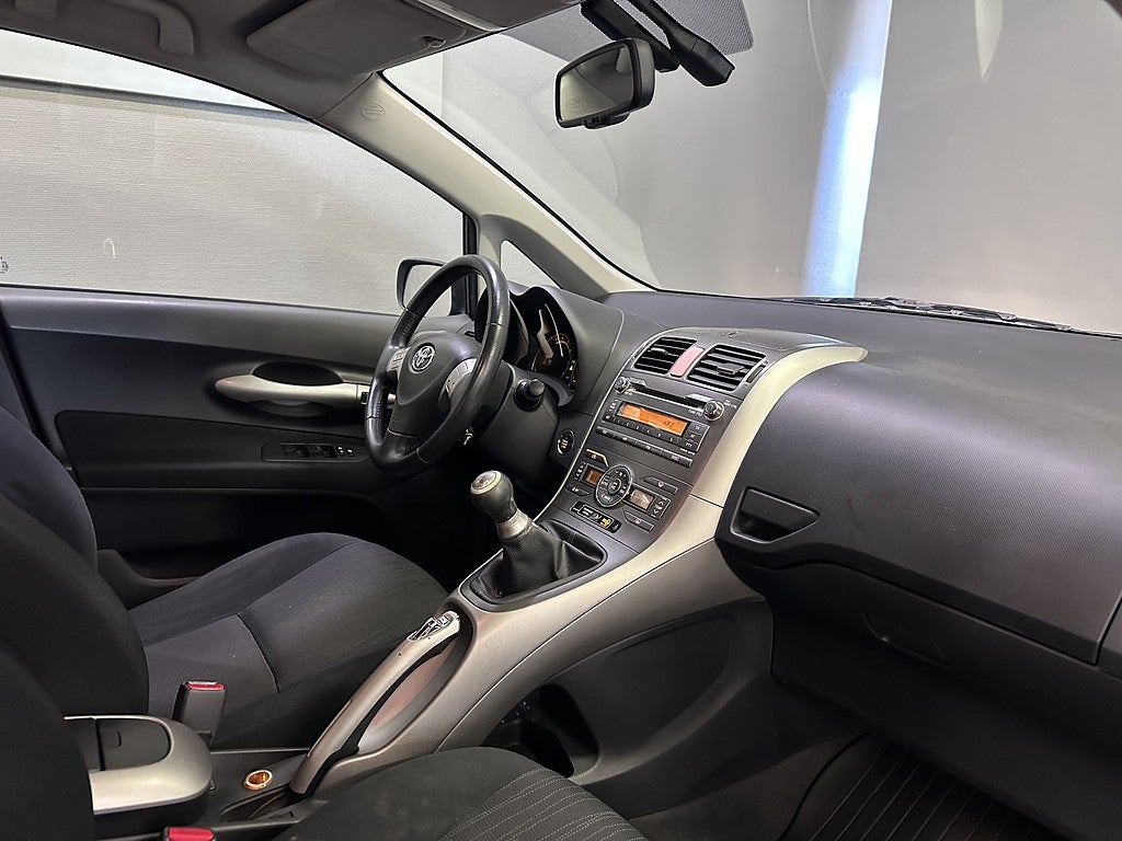 Toyota Auris 5-dörrar 1.6 Dual VVT-i Nybesiktad | Nyckelfri | S+V