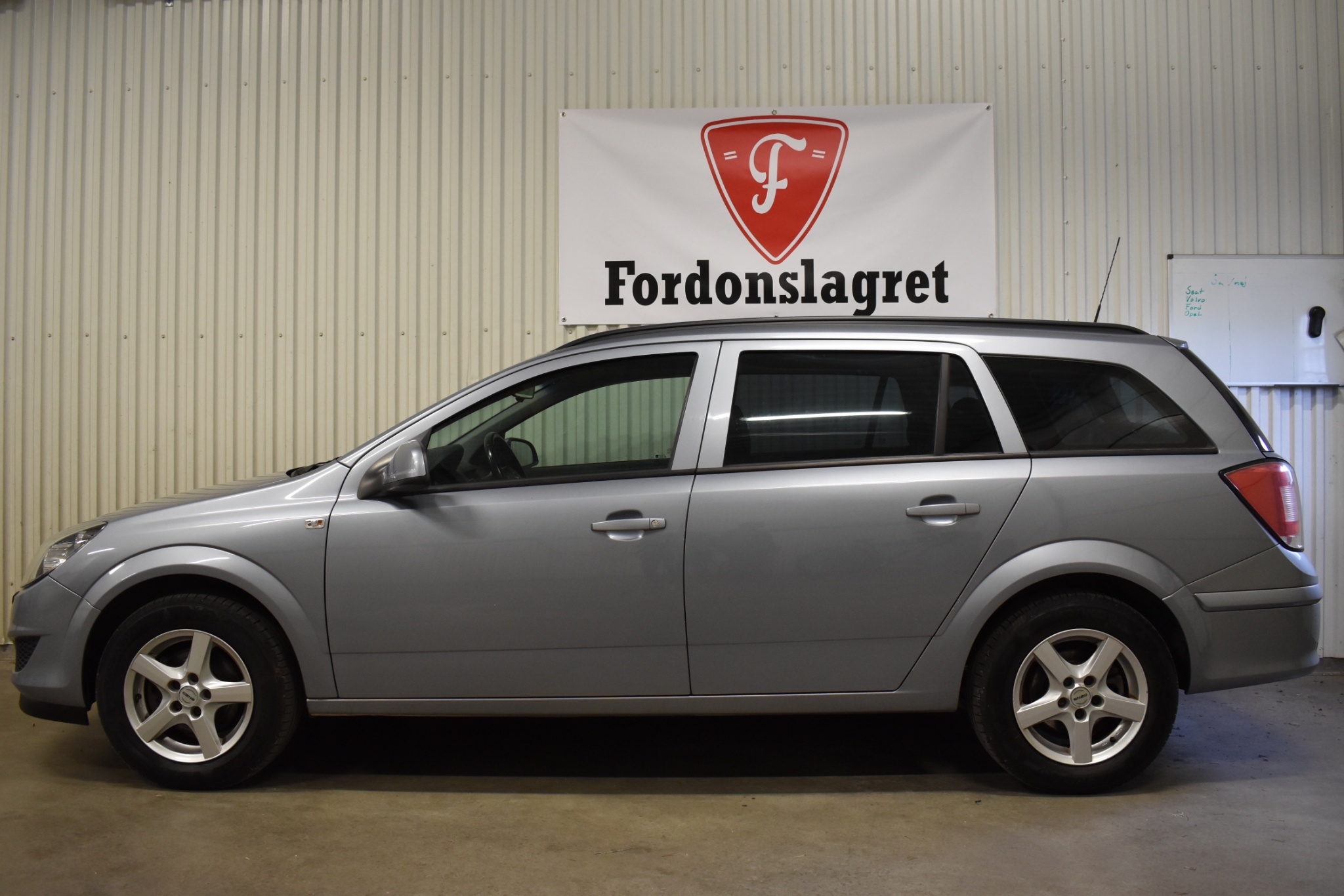 Opel Astra Caravan 1.6 115hk 2011, bild 3/44