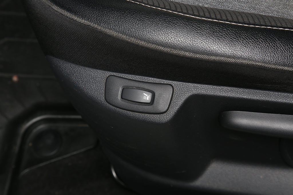 Renault Captur 1,2 TCe BOSE Navi Kamera Pano "En Svensk Klassiker" 2017