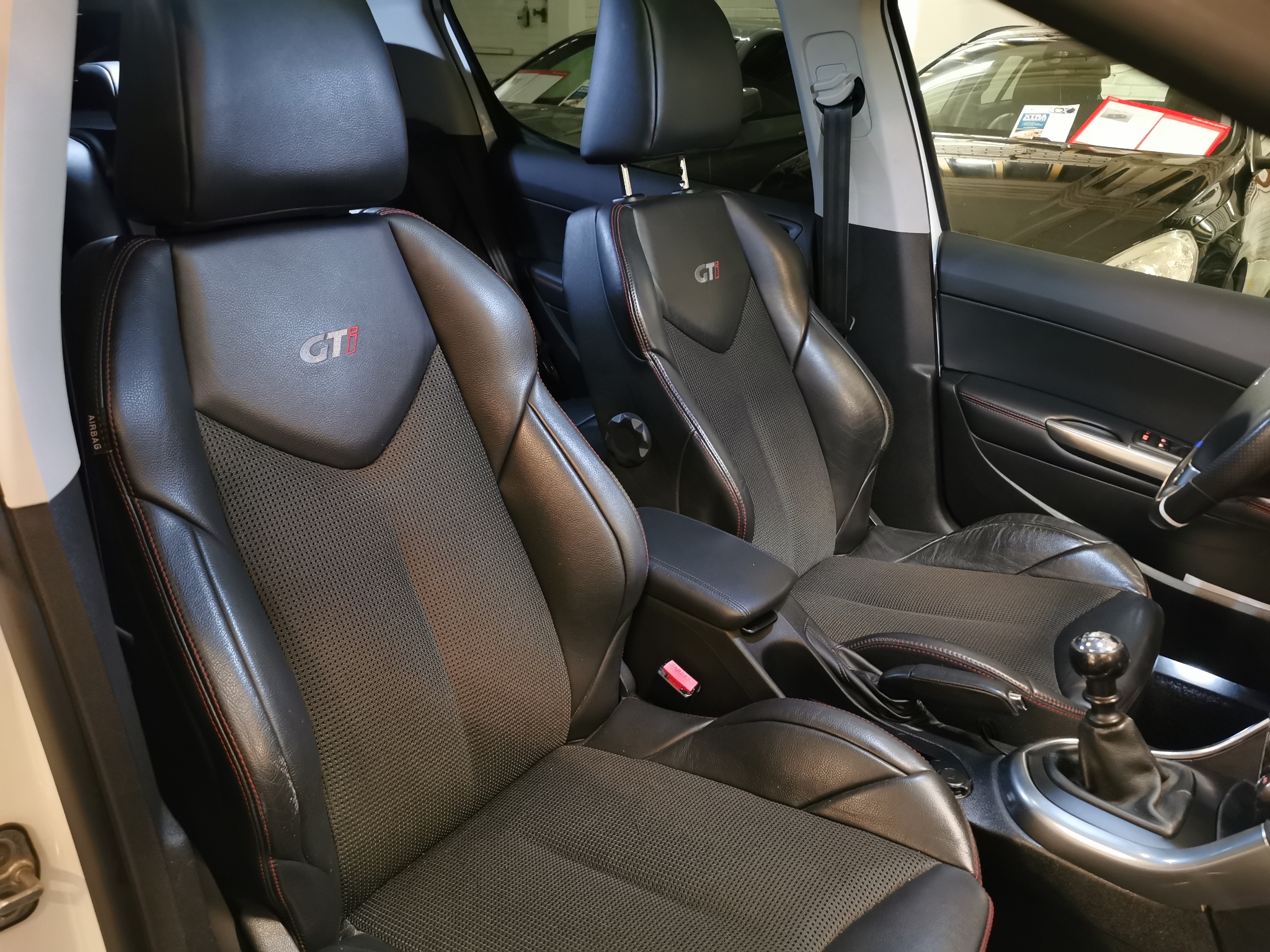 Peugeot 308 2011, photo 7/45