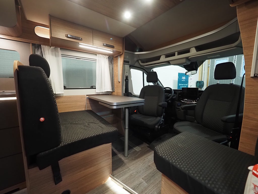 Weinsberg CaraSuite 700MEG 165hk I AUT I 3500kg I MOMS I Solcell I Backkam