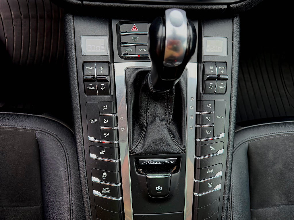 Porsche Macan PDK Base|Sport Chrono|21"|Värmare|CarPlay|BOSE|Panorama