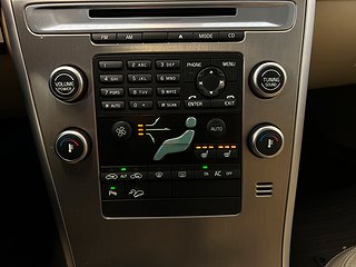 Volvo XC60 D5 AWD Summum Dragkrok/Skinn/D-Värm/SoV/P-sens