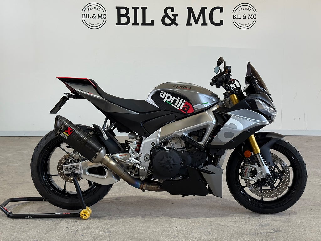Aprilia Tuono V4 Factory Akrapovic 0kr instas räntekampanj 3,45 